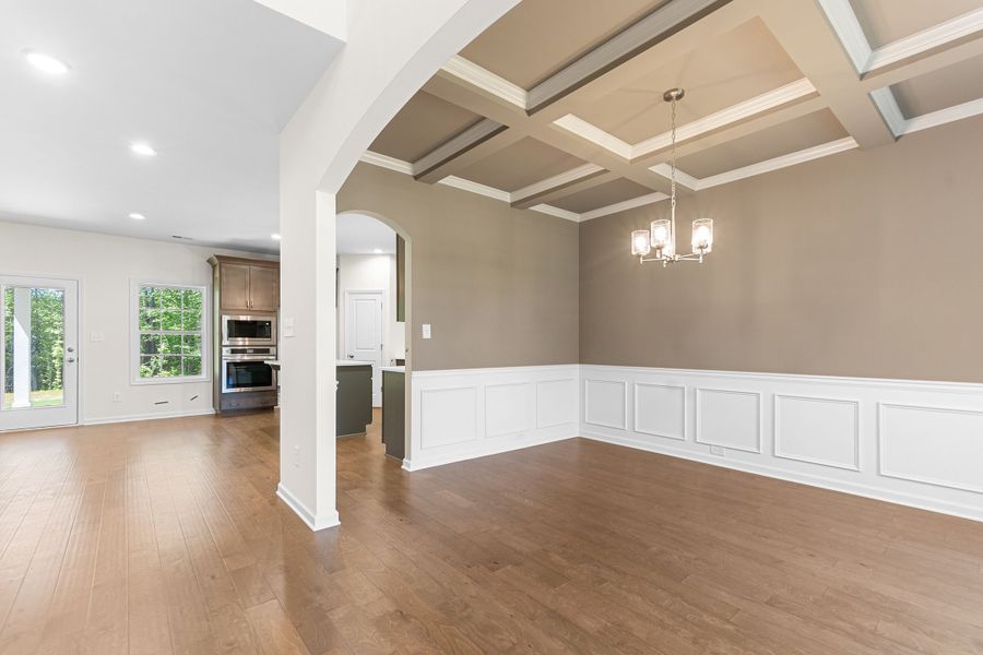 Dinig Room:4631 Capulet Court