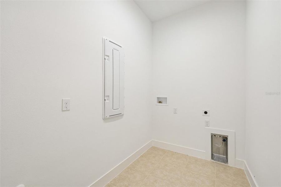 Spacious, unfurnished interior of a new home in River Preserve Estates, Parrish (Image 25).