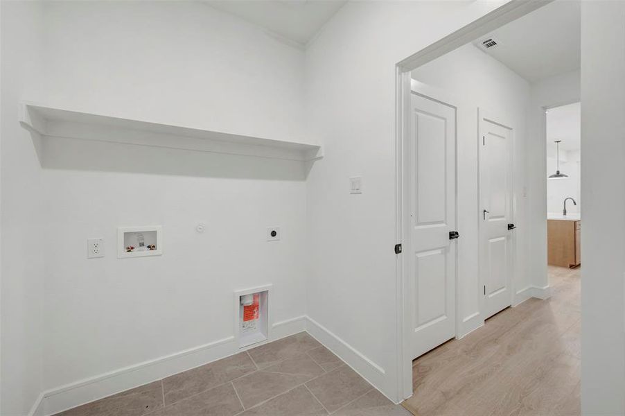 Spacious, unfurnished interior of a new home in Timberbrook, Justin (Image 23).