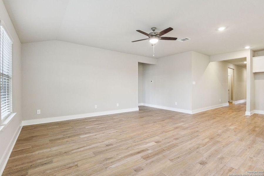 Spacious, unfurnished interior of a new home in Carmel Ranch, Schertz (Image 24).