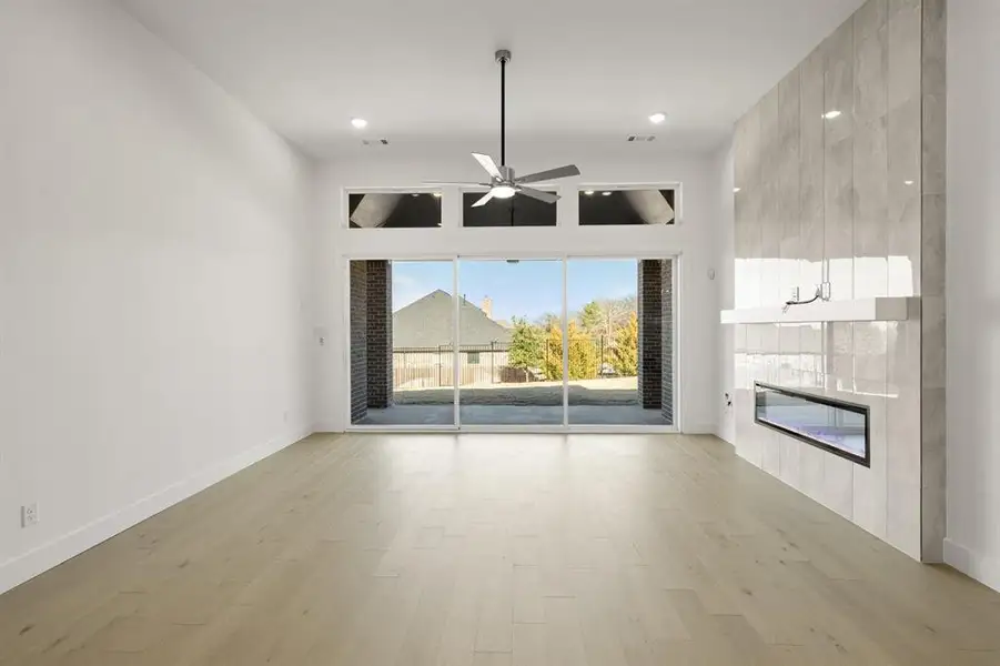 Spacious, unfurnished interior of a new home in High Country, Burleson (Image 24).