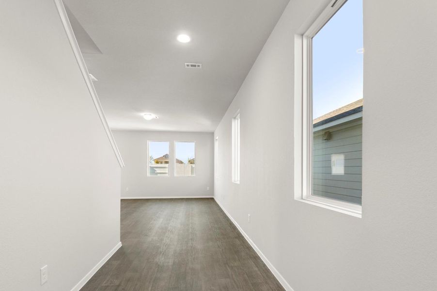 Spacious, unfurnished interior of a new home in Harvest Ridge, Elgin (Image 16).