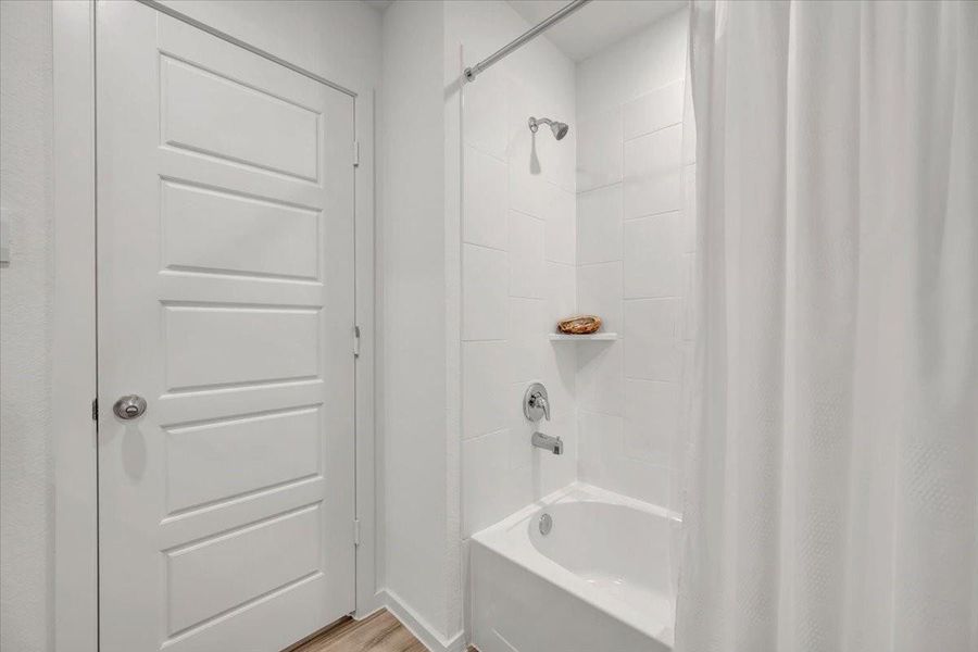 Furnished interior view inside a new home in Pelican Pointe, Texas City (Image 29).