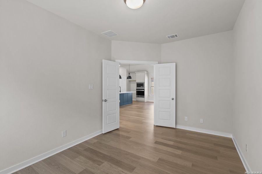 Spacious, unfurnished interior of a new home in Stillwater Ranch, San Antonio (Image 18).