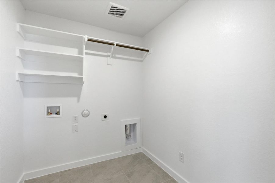 Spacious, unfurnished interior of a new home in Hunters Glen, Jarrell (Image 23).