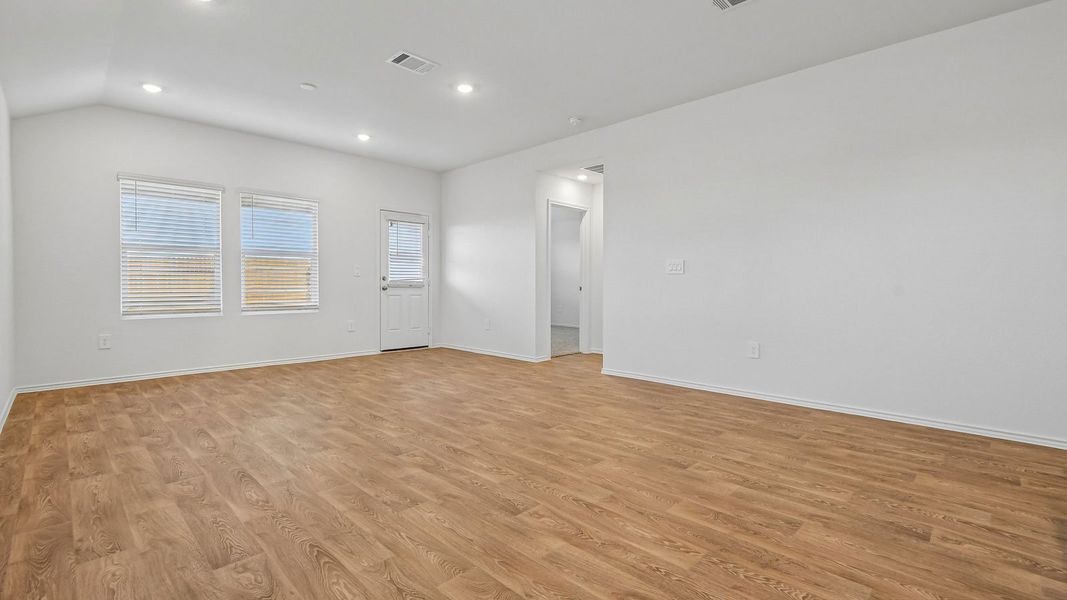Spacious, unfurnished interior of a new home in Durango, Mustang Ridge (Image 27).