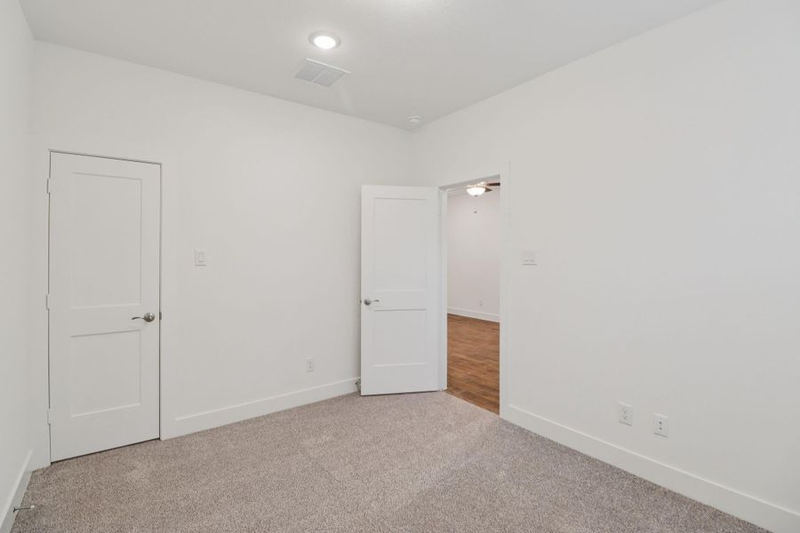 Spacious, unfurnished interior of a new home in Kresston, Montgomery (Image 32).