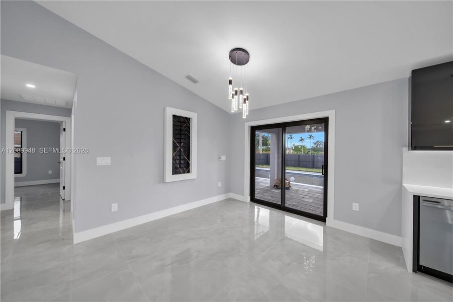 Spacious, unfurnished interior of a new home in , Cape Coral (Image 17).