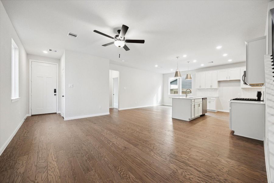Spacious, unfurnished interior of a new home in Elyson, Katy (Image 17).