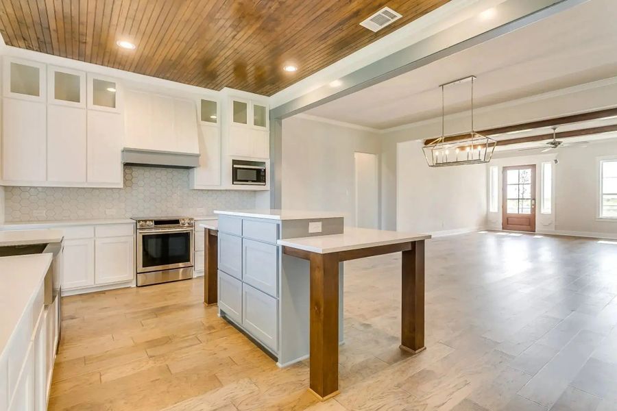 Representative furnished interior of a home built from the The Paxton by Elmwood Custom Homes in Ranch at Stone Hill, Waxahachie (Image 16).