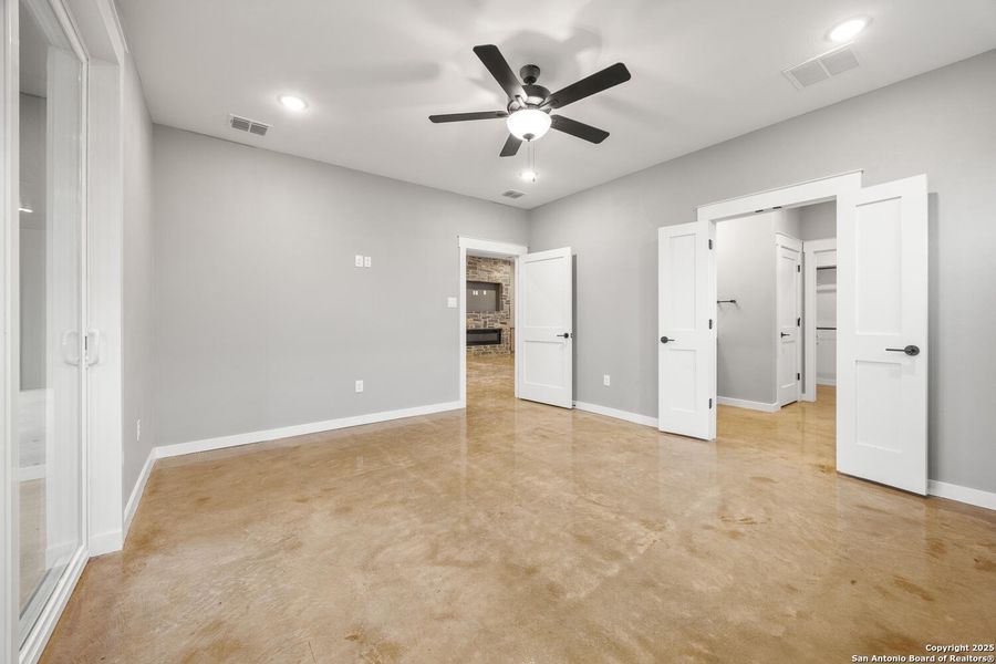 Spacious, unfurnished interior of a new home in , Canyon Lake (Image 13).