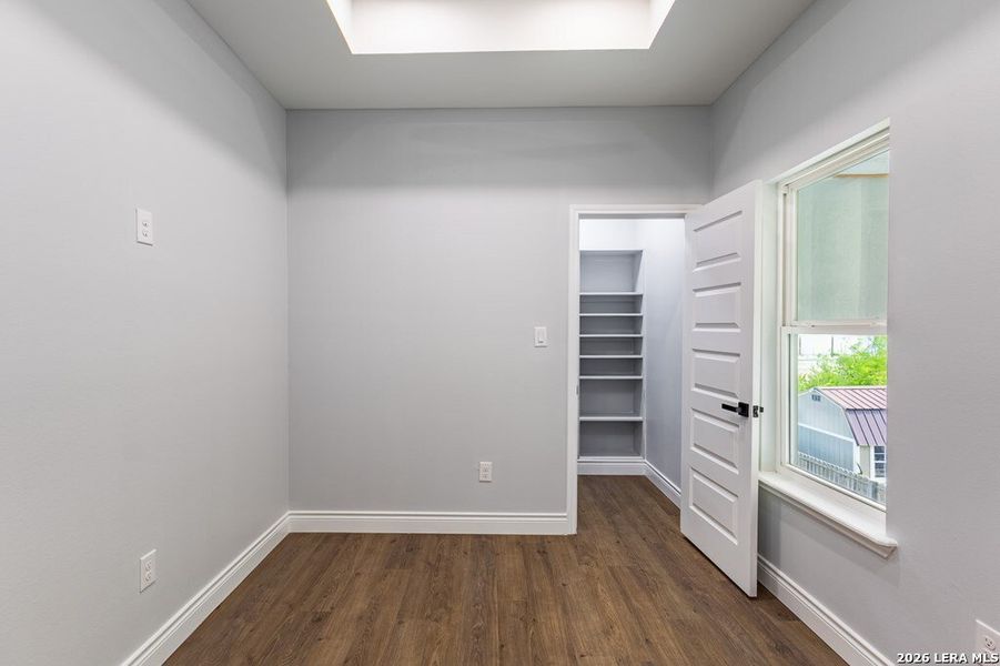 Spacious, unfurnished interior of a new home in , Harlingen (Image 36).