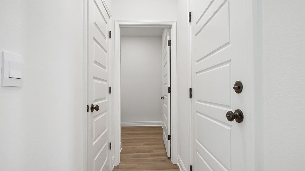 Spacious, unfurnished interior of a new home in Colonial East, Panama City Beach (Image 23). Spacious, unfurnished interior of a new home in Colonial East, Panama City Beach (Image 23).