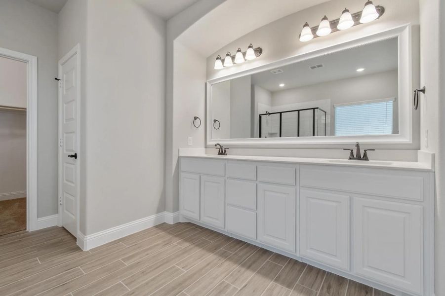 Image 28 representing the Concept 2373 by Landsea Homes in Coyote Crossing, Godley, TX. Image 28 representing the Concept 2373 by Landsea Homes in Coyote Crossing, Godley, TX.