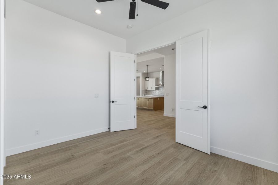 3933 E Freeman Ln-23