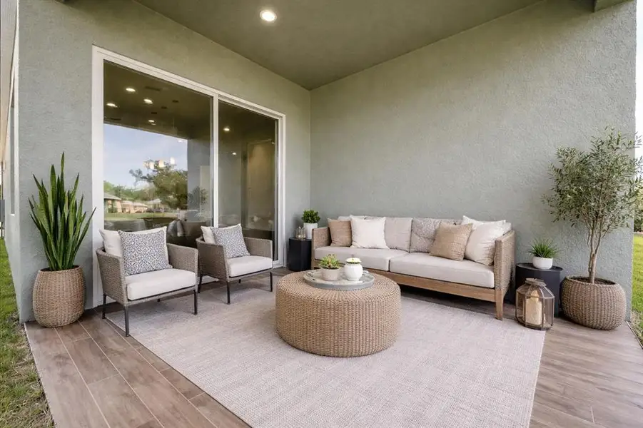 Exterior details and patio area of a home in , Orlando (Image 3).