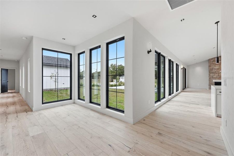 Spacious, unfurnished interior of a new home in , Gainesville (Image 18).