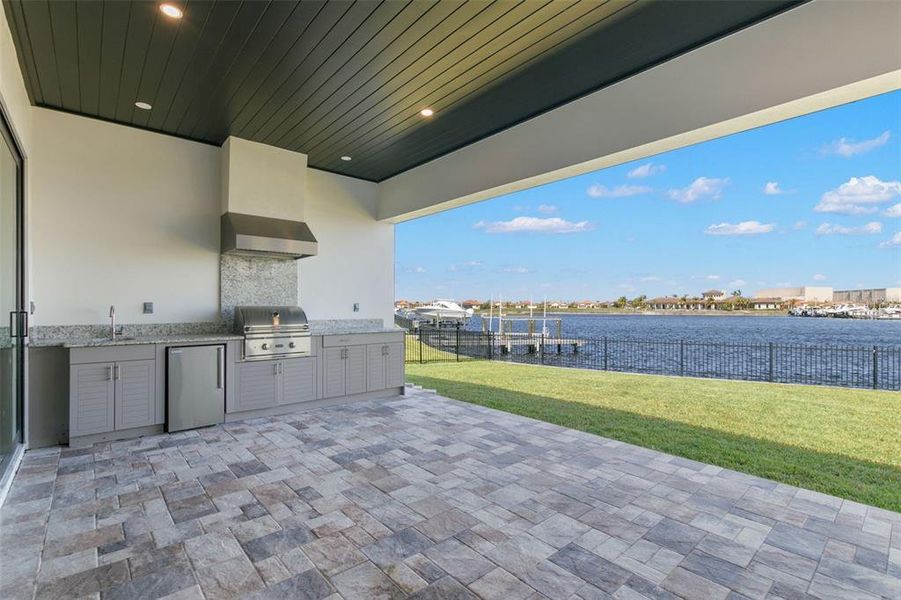 Exterior details and patio area of a home in , Palmetto (Image 20).