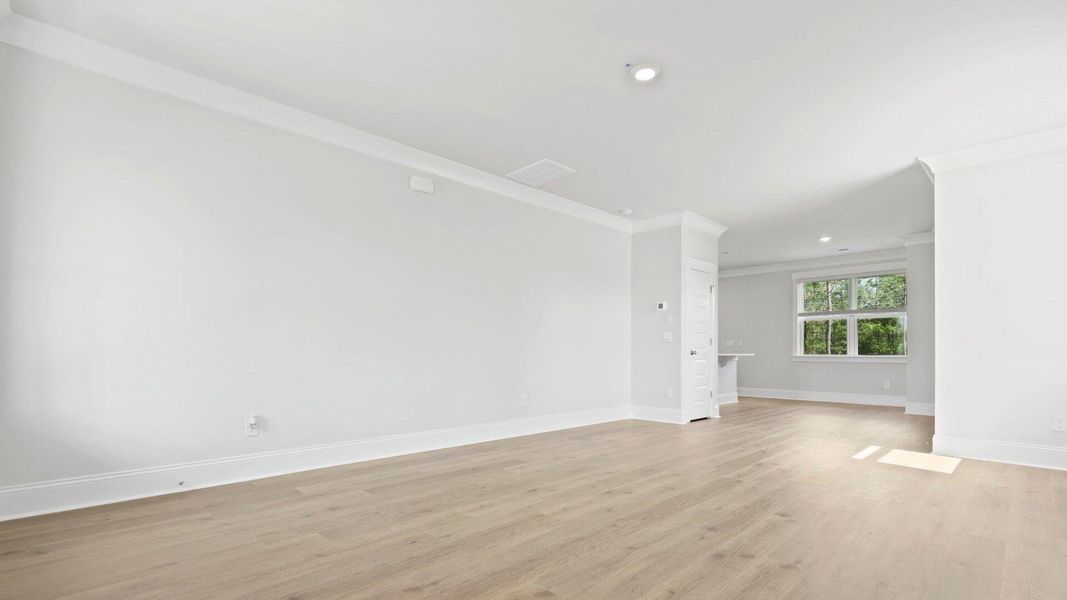 Spacious, unfurnished interior of a new home in Sheep Island, Summerville (Image 18).