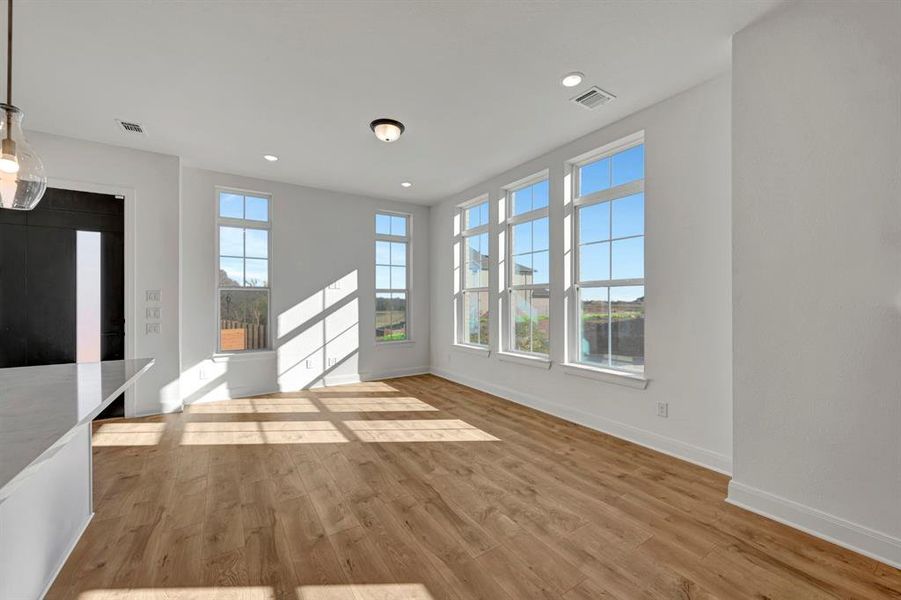 Spacious, unfurnished interior of a new home in Painted Tree Woodland West – Village, McKinney (Image 23).