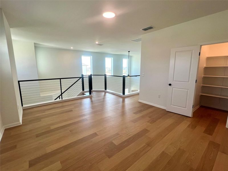 Spacious, unfurnished interior of a new home in Porter Country, Buda (Image 15).