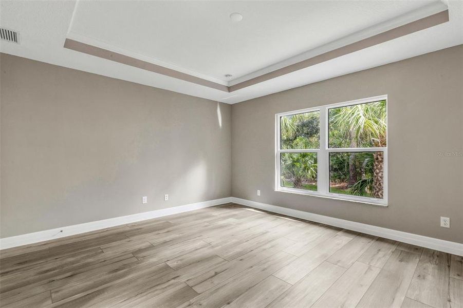 Spacious, unfurnished interior of a new home in , Englewood (Image 30).