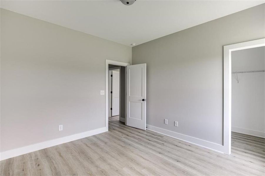Spacious, unfurnished interior of a new home in , Hartwell (Image 15).