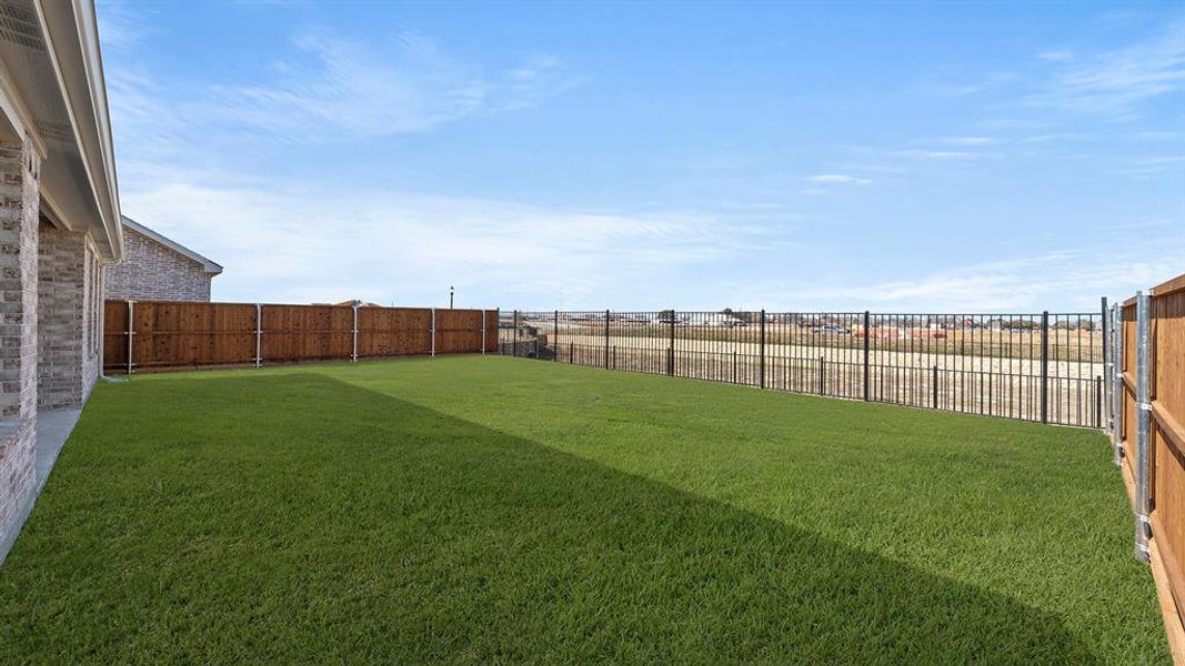 27. 9305 Shadow - Back (2) 27. 9305 Shadow - Back (2)