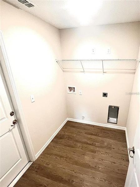 Spacious, unfurnished interior of a new home in , Eustis (Image 12).