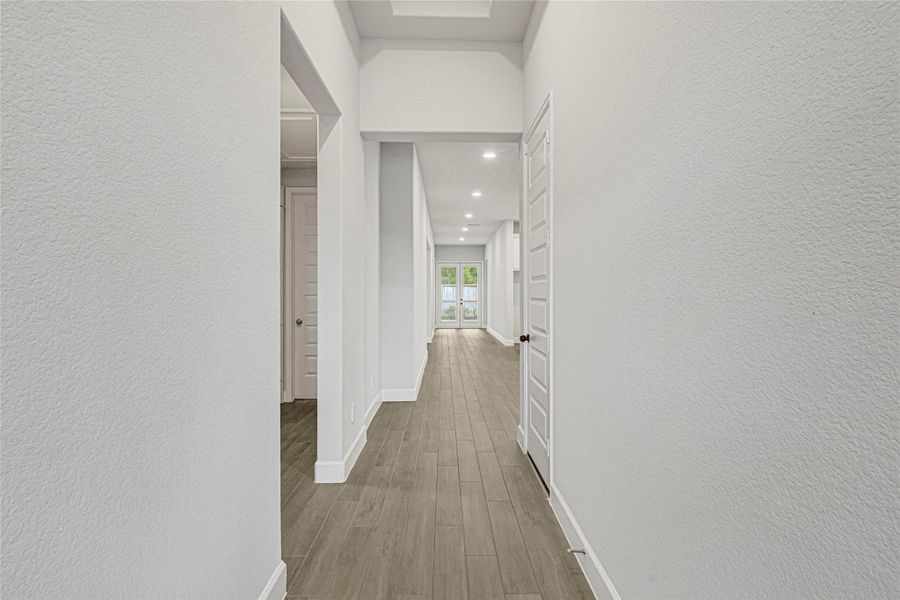 Spacious, unfurnished interior of a new home in Grand Central Park 45', Conroe (Image 16). Spacious, unfurnished interior of a new home in Grand Central Park 45', Conroe (Image 16).