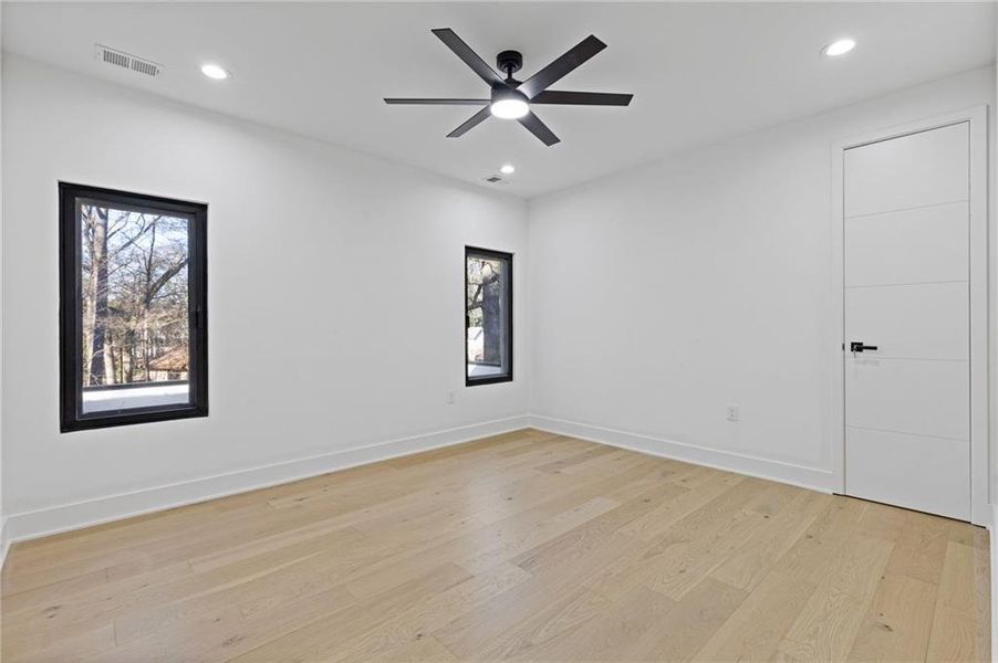 Spacious, unfurnished interior of a new home in , Alpharetta (Image 26).