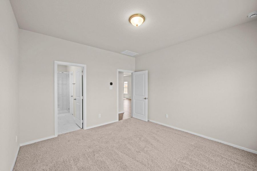 Spacious, unfurnished interior of a new home in Creekhaven, Rosharon (Image 16).
