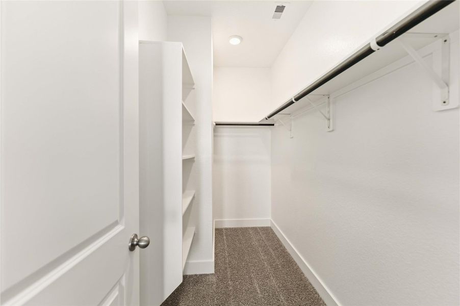 Spacious, unfurnished interior of a new home in Laurel Landing, Alvin (Image 19).