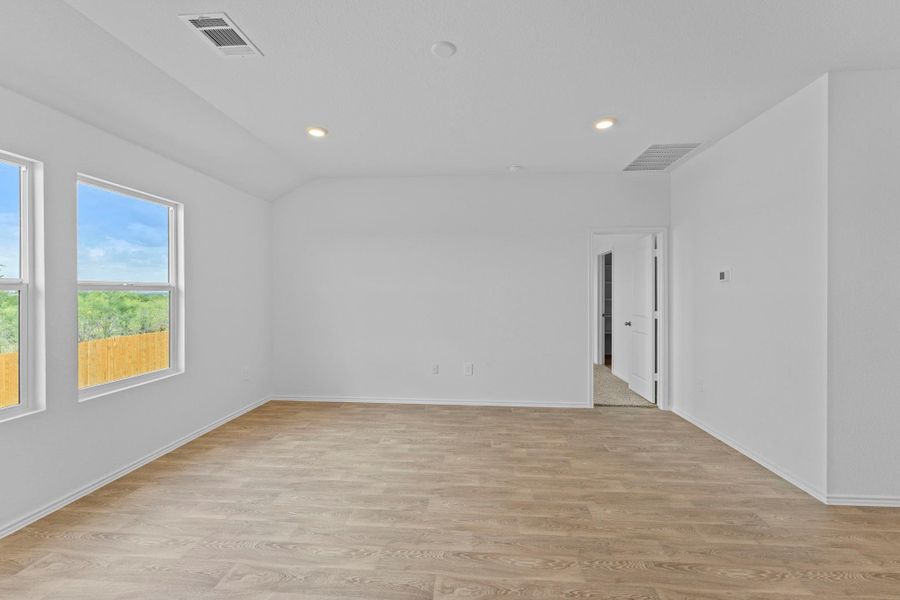 Spacious, unfurnished interior of a new home in Durango, Mustang Ridge (Image 25).