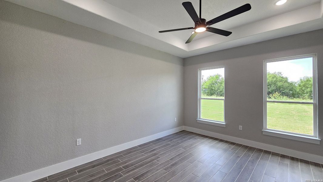 Spacious, unfurnished interior of a new home in , Atascosa (Image 20).