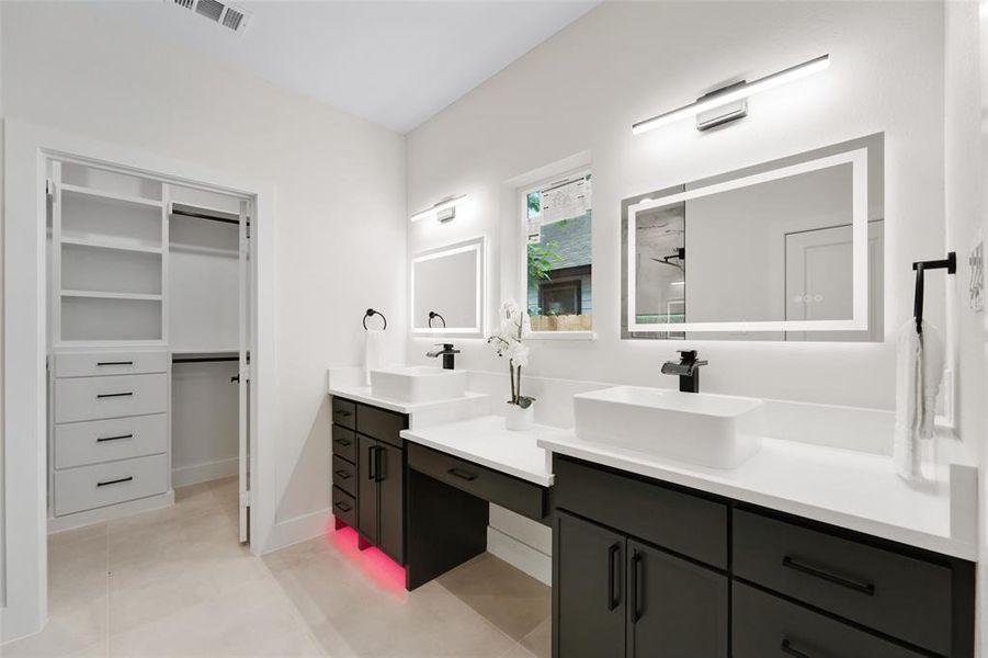 Furnished interior view inside a new home in , Dallas (Image 8).