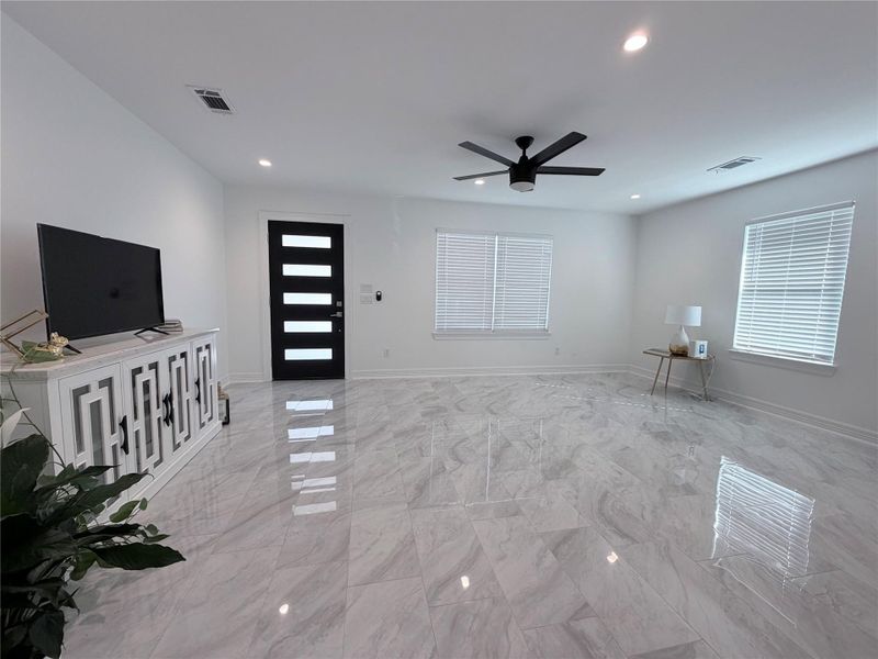 Spacious, unfurnished interior of a new home in , Houston (Image 10).