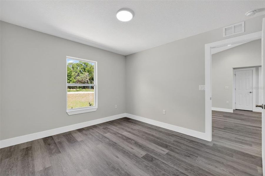 Spacious, unfurnished interior of a new home in , Dunnellon (Image 33).