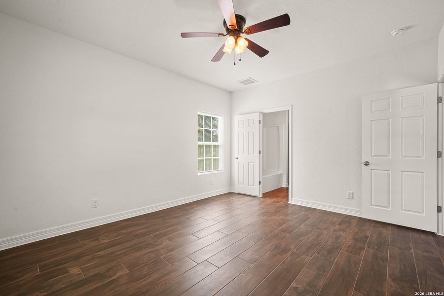 Spacious, unfurnished interior of a new home in , San Antonio (Image 21).