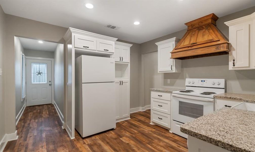 Furnished interior view inside a new home in , Brownwood (Image 4).