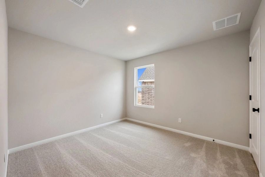 Spacious, unfurnished interior of a new home in Berry Creek Highlands, Georgetown (Image 47).