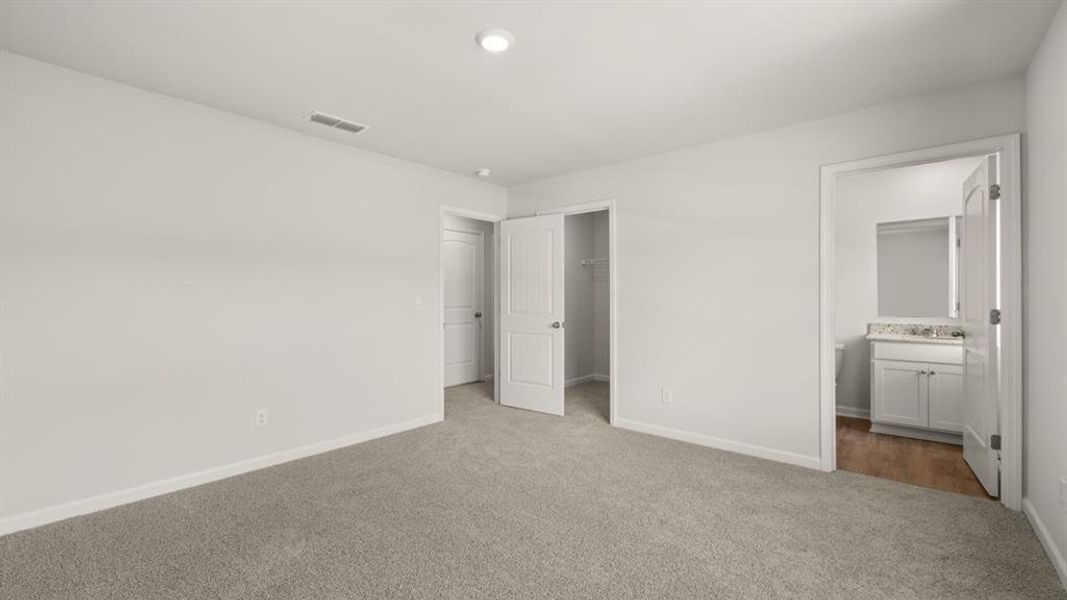 Spacious, unfurnished interior of a new home in Sheffield Highlands, Dallas (Image 29).
