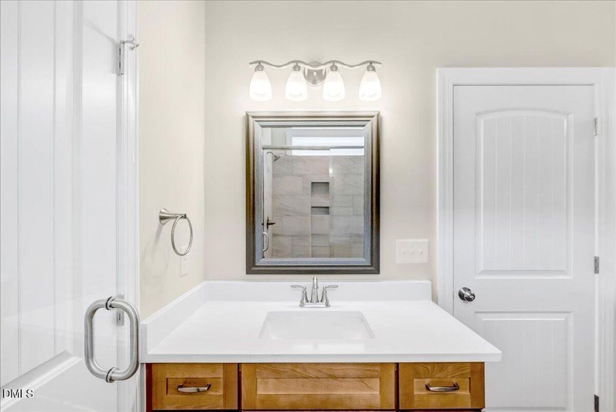 125 Davis St Primary Bath 125 Davis St Primary Bath