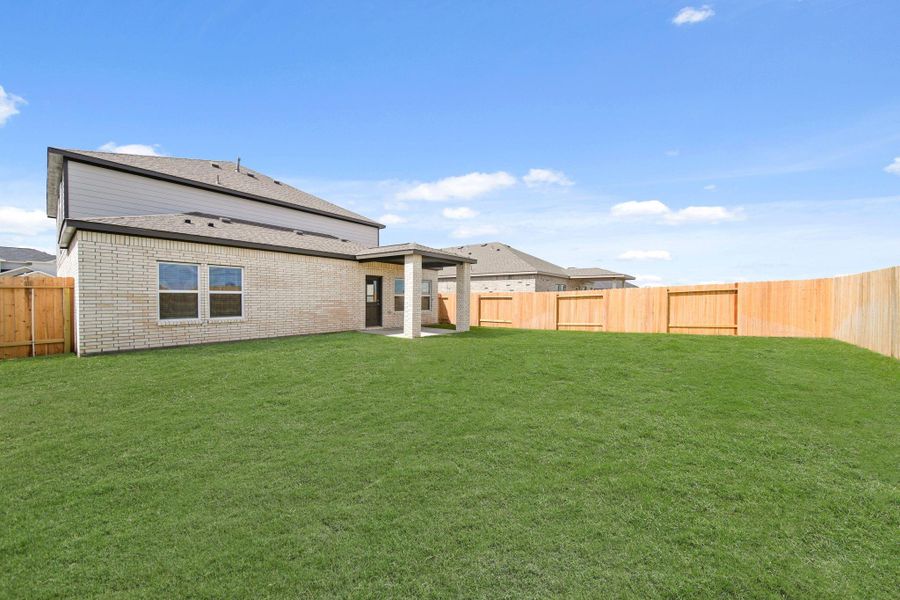 Exterior details and patio area of a home in Pearlbrook, Texas City (Image 17).