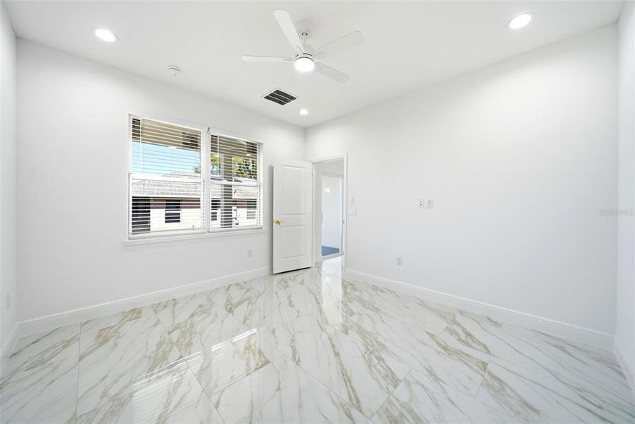 Spacious, unfurnished interior of a new home in , Altamonte Springs (Image 34).