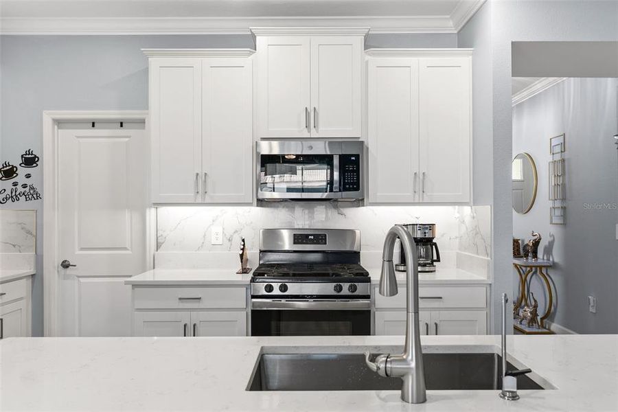 Furnished interior view inside a new home in Southshore Bay Active Adult, Wimauma (Image 12). Furnished interior view inside a new home in Southshore Bay Active Adult, Wimauma (Image 12).