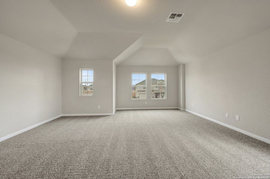 Spacious, unfurnished interior of a new home in Paloma Park, Converse (Image 47).