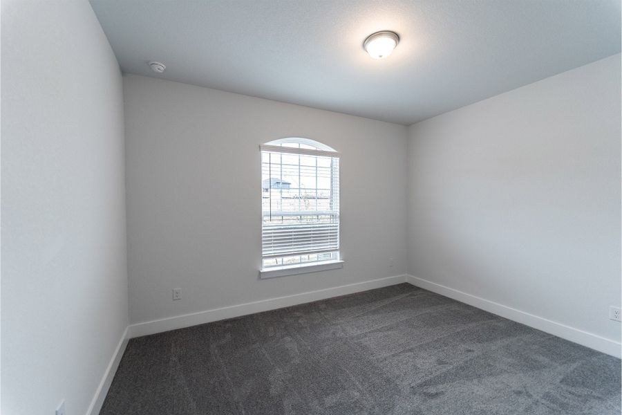 Spacious, unfurnished interior of a new home in Sunfield, Buda (Image 19).