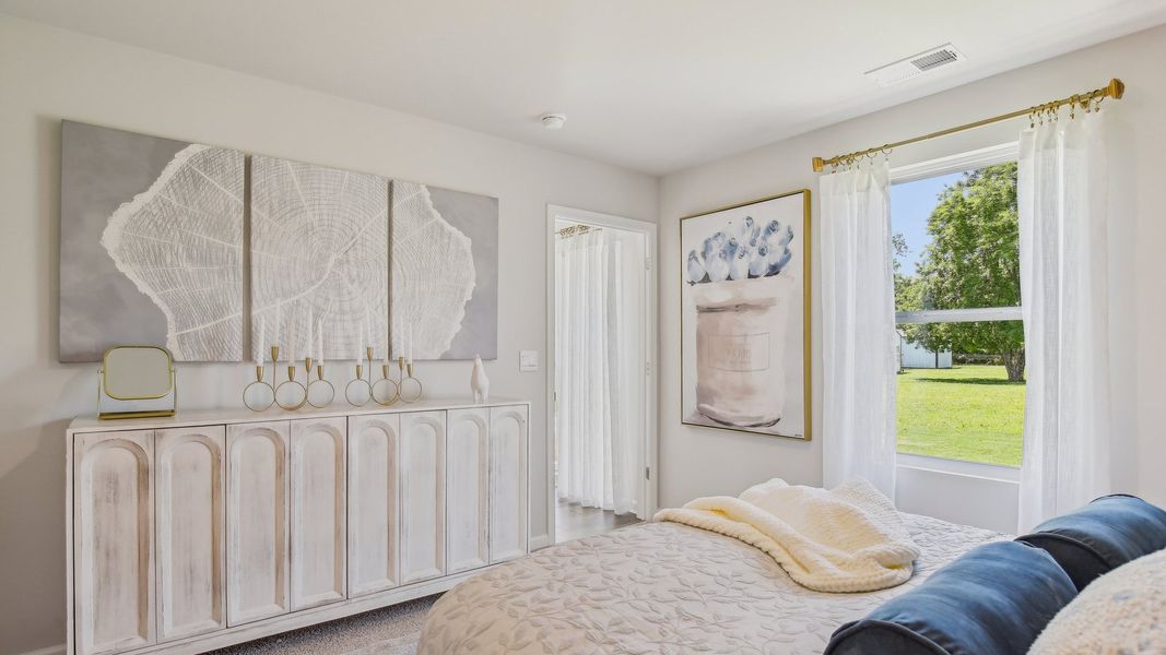 Furnished interior view inside a new home in Saddle Trace, Lewisburg (Image 39).