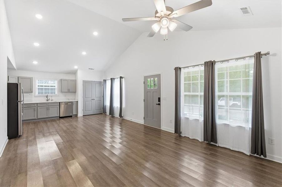 Spacious, unfurnished interior of a new home in , Rome (Image 20).